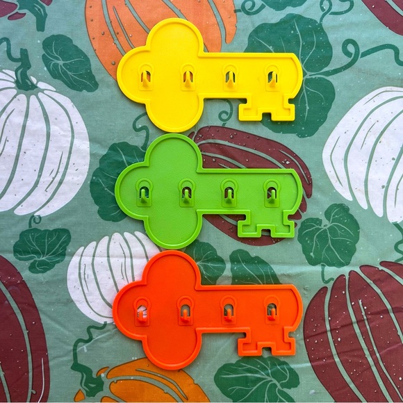 Vintage Tupperware Party Gift Key-Shaped Gadget Holder Wall Hooks Bundle of 3 - Picture 1 of 9